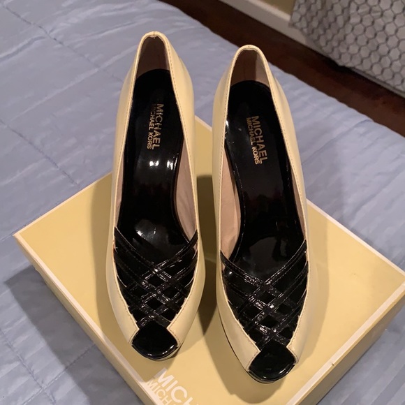 Michael Kors Lana platform peep toe 10 vanilla - Picture 2 of 10